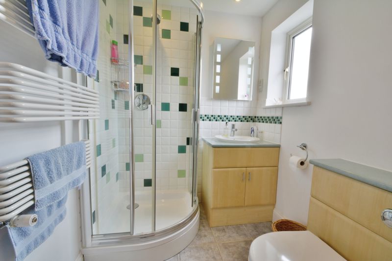 Ensuite shower room- click for photo gallery